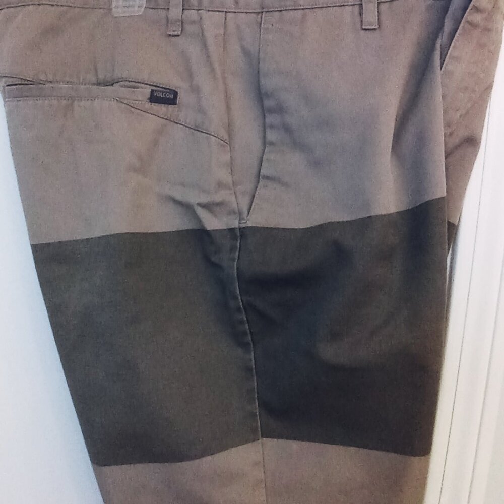 Volcom Shorts - Picture 3 of 7